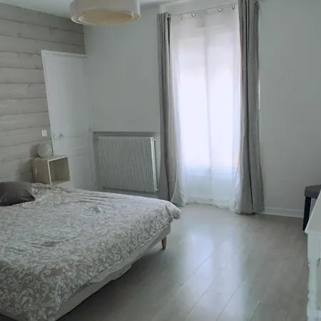Bel appartement 2 chambres et cour privée Apartamento Reims