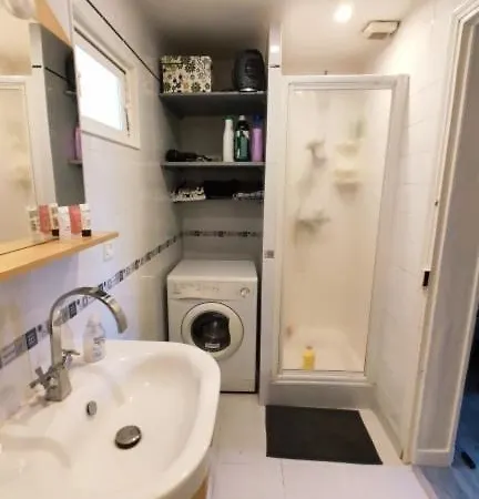Bel appartement 2 chambres et cour privée