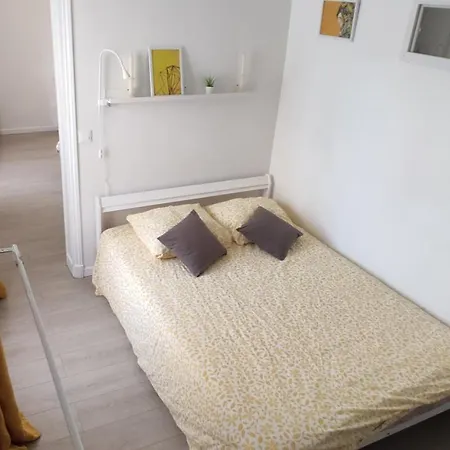 Bel appartement 2 chambres et cour privée *