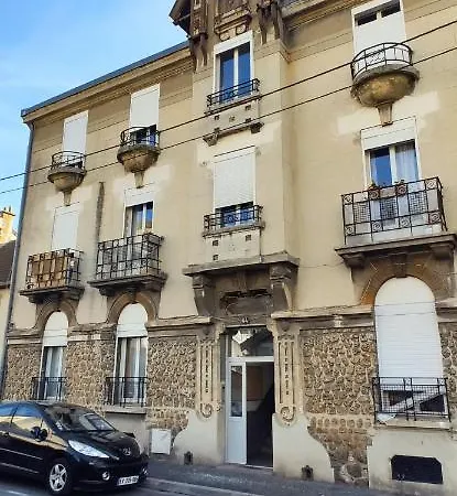 Apartamento Bel appartement 2 chambres et cour privée Reims